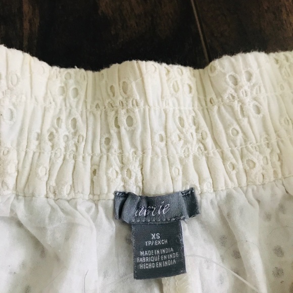 Doily White Shorts - Picture 2 of 2